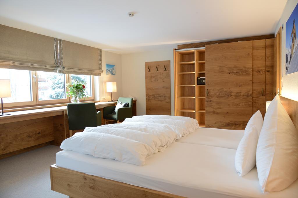 "Quality Hosts Arlberg" Hotel Garni Moessmer Sankt Anton am Arlberg Exterior foto