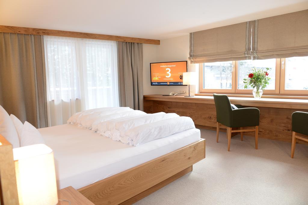 "Quality Hosts Arlberg" Hotel Garni Moessmer Sankt Anton am Arlberg Exterior foto
