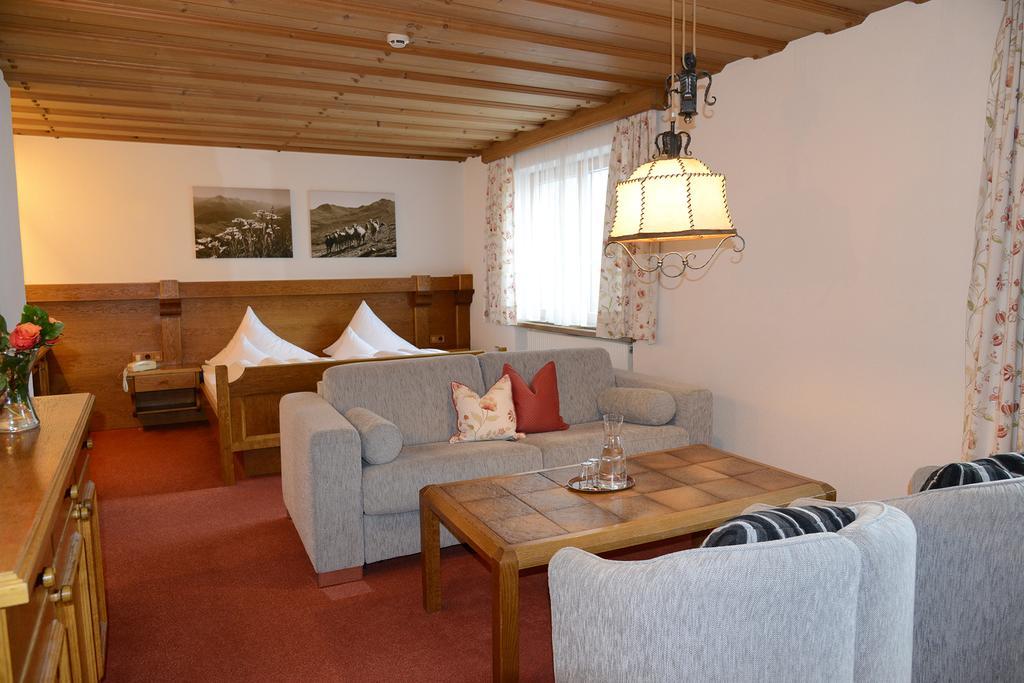 "Quality Hosts Arlberg" Hotel Garni Moessmer Sankt Anton am Arlberg Exterior foto