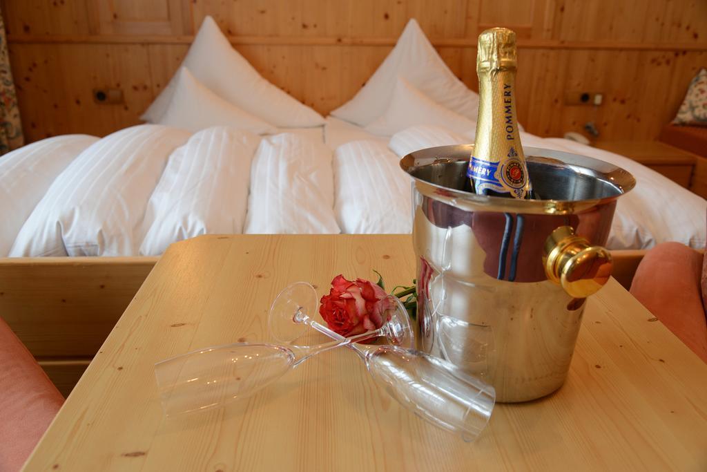 "Quality Hosts Arlberg" Hotel Garni Moessmer Sankt Anton am Arlberg Exterior foto