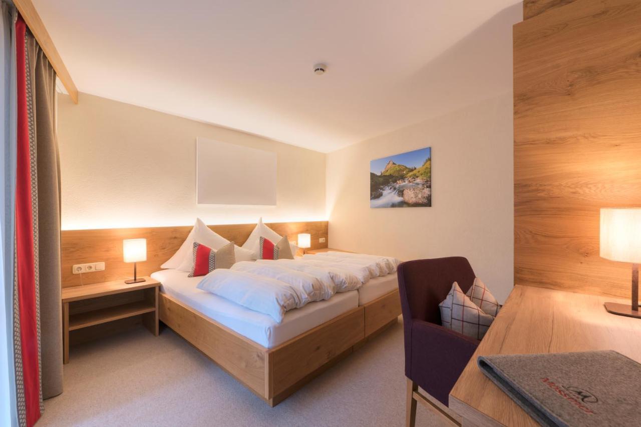 "Quality Hosts Arlberg" Hotel Garni Moessmer Sankt Anton am Arlberg Exterior foto